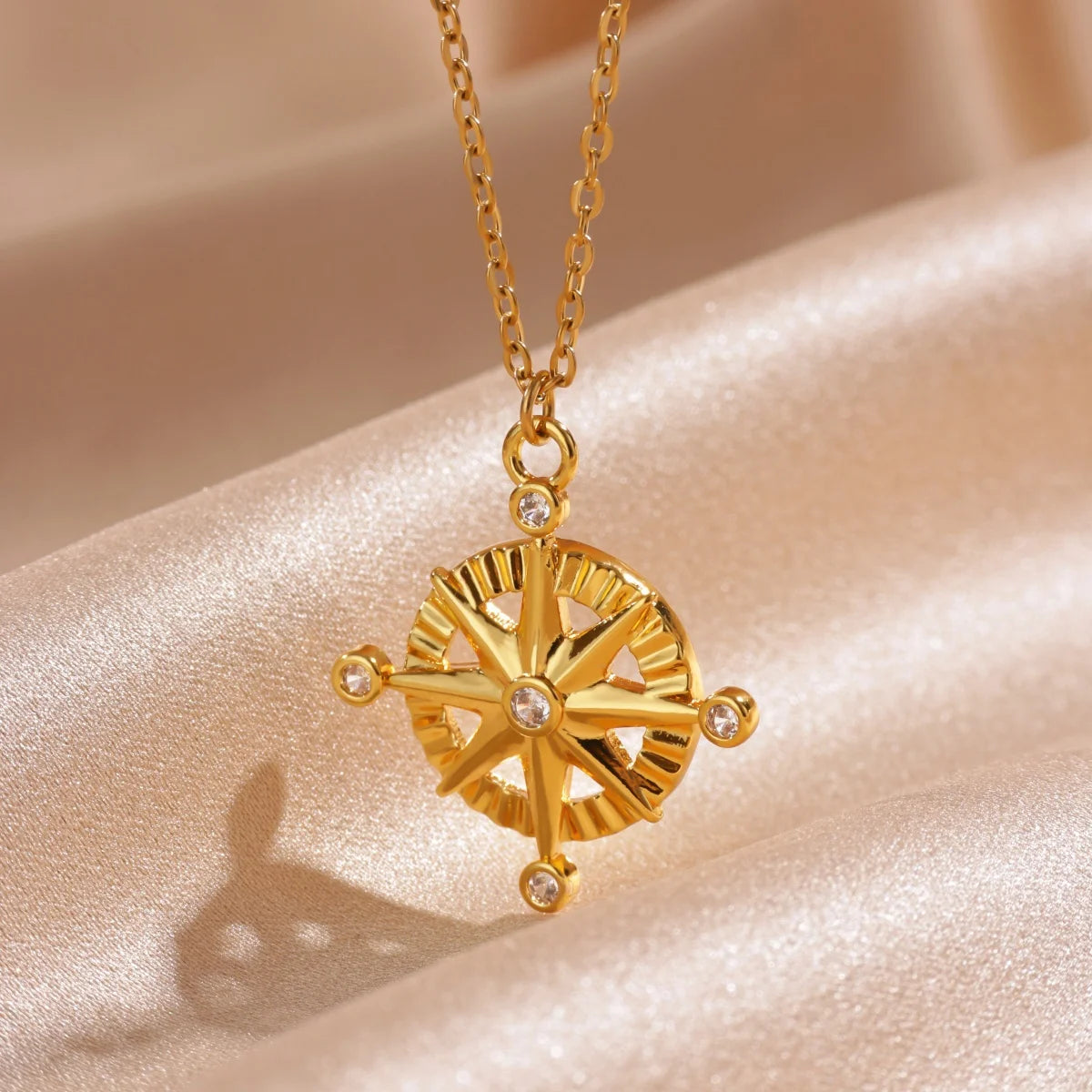 Zircon Round Compass Pendant Necklace for Women Stainless Steel Gold Color Choker Fashion Jewelry Hip Hop Accessories Gift