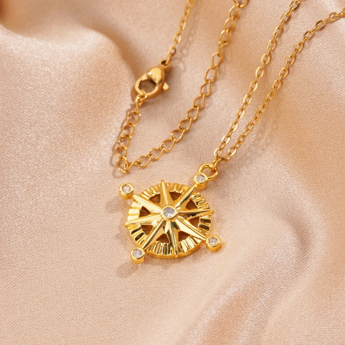 Zircon Round Compass Pendant Necklace for Women Stainless Steel Gold Color Choker Fashion Jewelry Hip Hop Accessories Gift