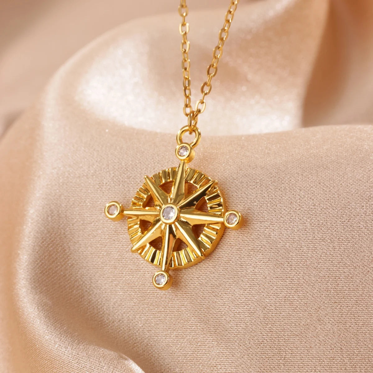 Zircon Round Compass Pendant Necklace for Women Stainless Steel Gold Color Choker Fashion Jewelry Hip Hop Accessories Gift