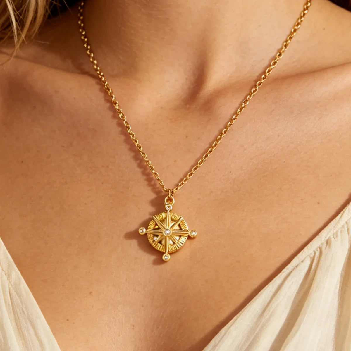 Zircon Round Compass Pendant Necklace for Women Stainless Steel Gold Color Choker Fashion Jewelry Hip Hop Accessories Gift